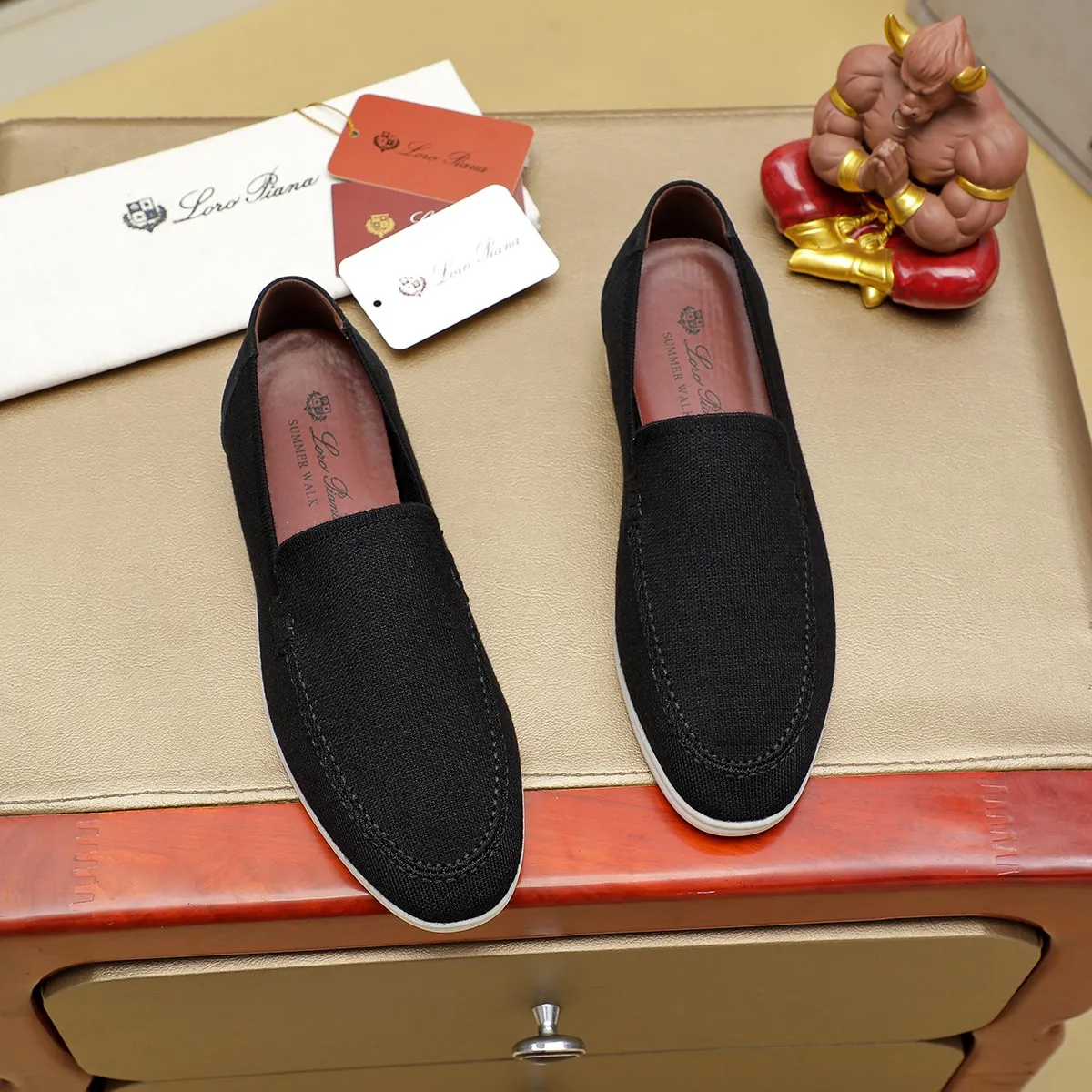 Men's Men's Shoes 💰 400 Loro PIana moccasin made of wish wool fabric. The upper is made of knitted fabric, made on a loom, and then attached to a rubber sole. The Rain System's water-repellent treatment enhances the shoe's functional design, while the suede details give the shoe a sense of elegance and sophistication. Made from Wish, fine wool from Australian and New Zealand Merino sheep 38-44